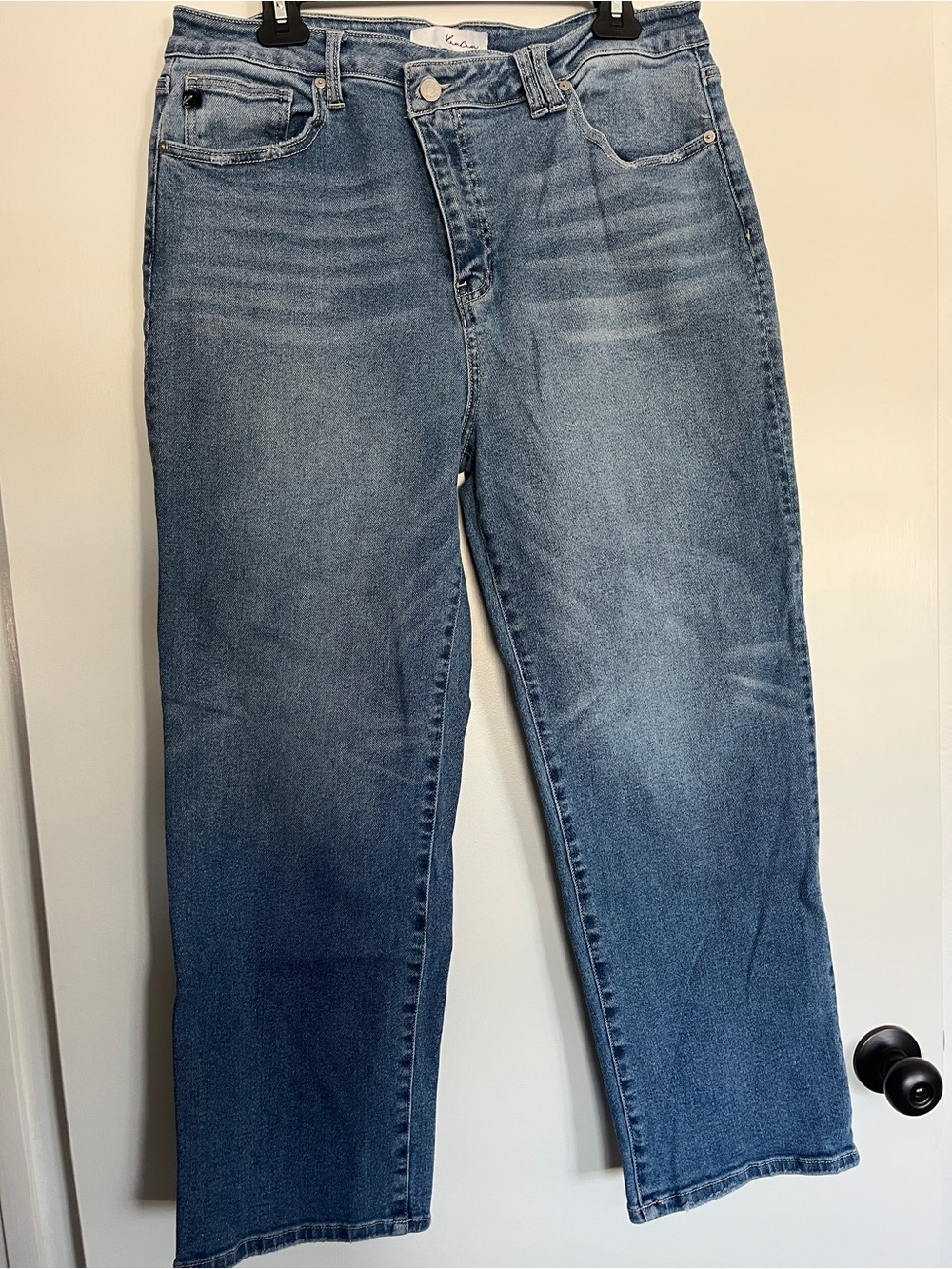 KanCan Women's Straight Leg Jeans in Medium Blue Wash